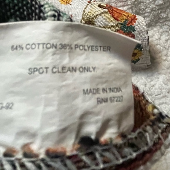 🎃🍁-“Hello Fall” Embroidered Table Runner-🍁🎃 - Picture 2 of 5